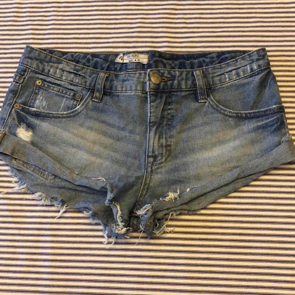 Free People denim jean shorts, size 26 - Picture 1 of 3
